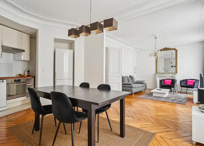 Luxury Apartment La Tour Paris