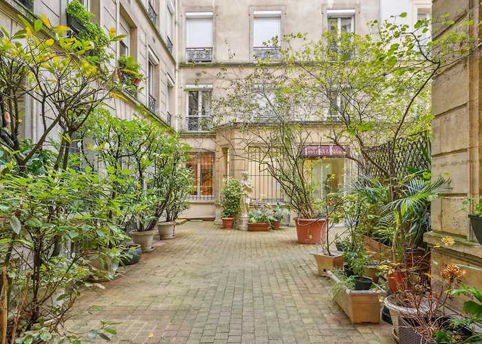 Luxury Apartment La Tour Paris