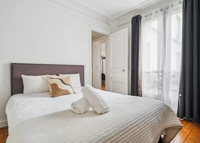 Luxury Apartment La Tour Paris